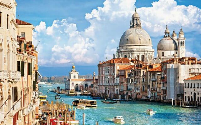 Browse villas and holiday homes in Venice