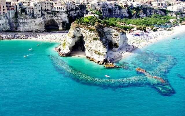 Browse villas and holiday homes in Calabria